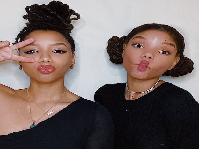 迪士尼真人版《小美人魚》女主角 Halle Bailey 宣告復工！與姊開心扮魚自拍～