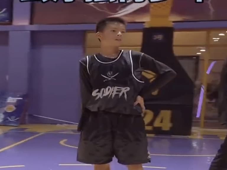 13 歲「獨臂少年」張家城打球影片爆紅，Lillard 也被圈粉！