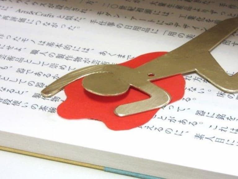 日本推出「推理懸疑小說」必備書籤，趣味呈現犯人謀害場面！