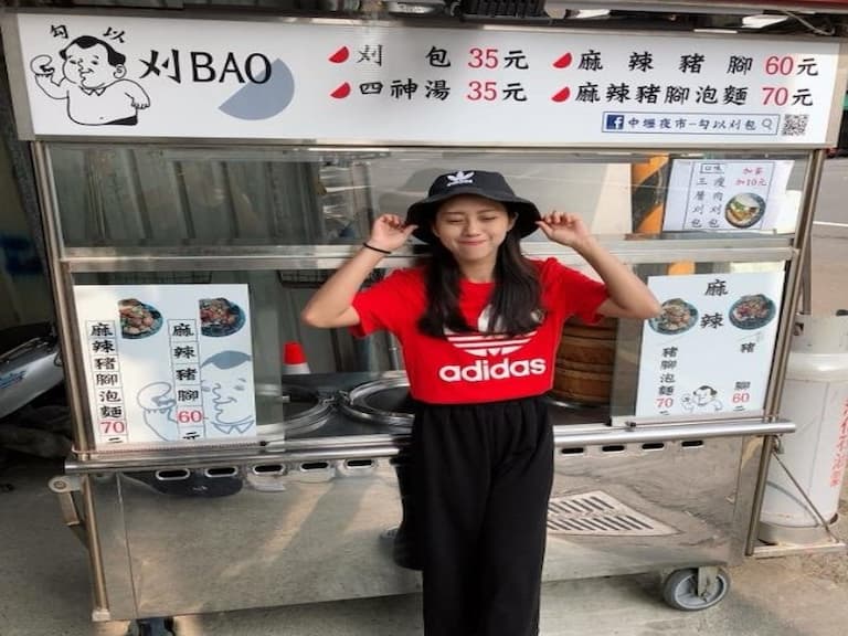 【野生抓正妹❤️ 】PTT 表特版爆紅「刈包妹」引饕客排隊朝聖！