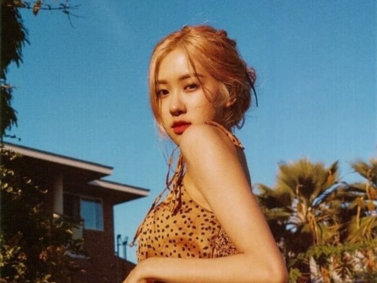 BLACKPINK Rosé 超夢幻「球鞋大軍」，VALENTINO、LV、YSL⋯根本女鞋頭的夢想！
