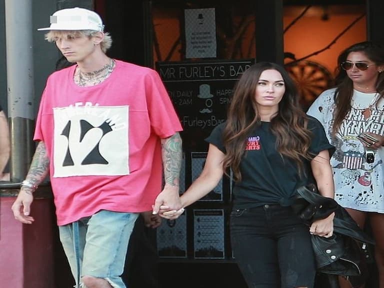 MGK 被直擊熱吻梅根福克斯，男帥女美「養眼明星情侶檔」誕生！