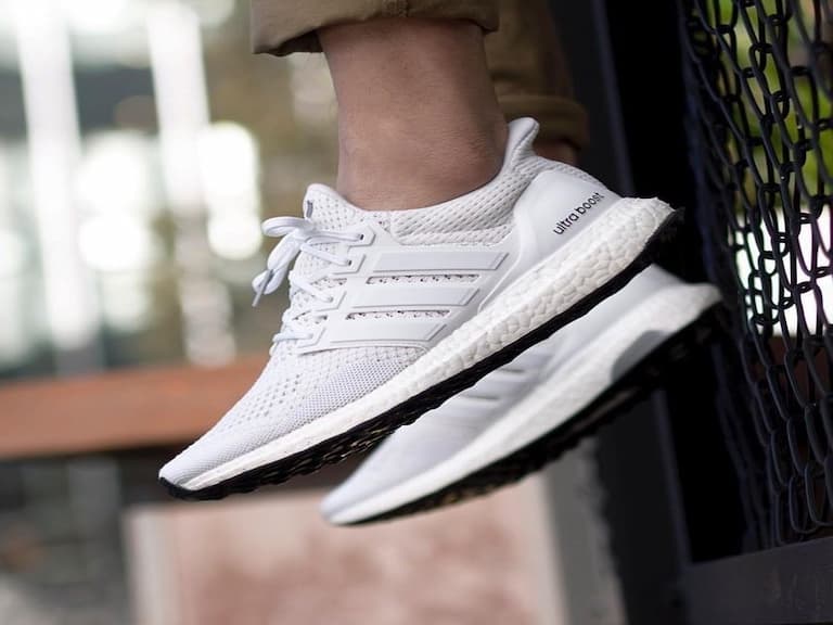 adidas 經典全白 UltraBoost 1.0 復刻再售,大家依然買單嗎?