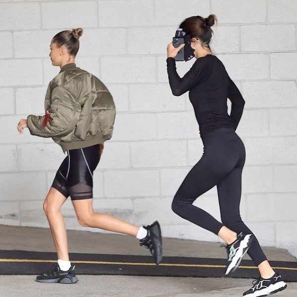 有亮點！海莉邀 Kendall Jenner 隔離期間健身，網友羨慕：正妹隨便一跑都像拍廣告！