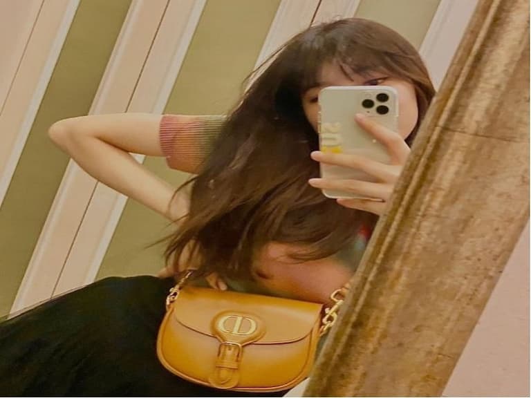 LV、Alexander McQueen、Dior ... 盤點 IG...超夯的「洗版名牌包」: 楊丞琳、Jisoo 都在背!
