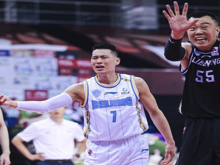 林書豪 CBA 復賽首戰遭對手「重擊頭部」倒地不起!