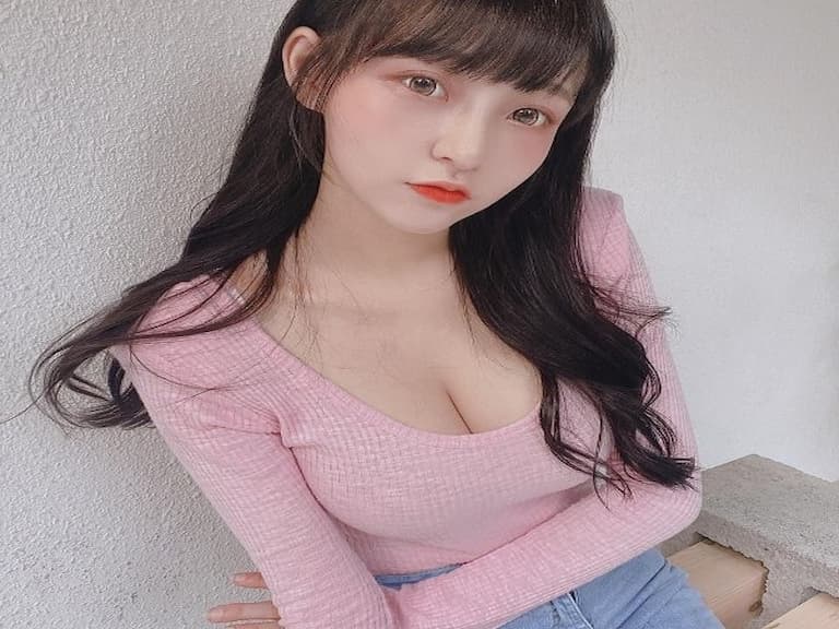 正妹「林襄」靠「側乳福利照」爆漲 4 萬粉絲，