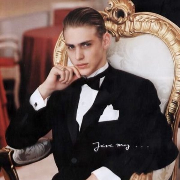 法國男模 Jeremy Dufour拍攝《教父》時尚寫真，獲封最帥天使男模！