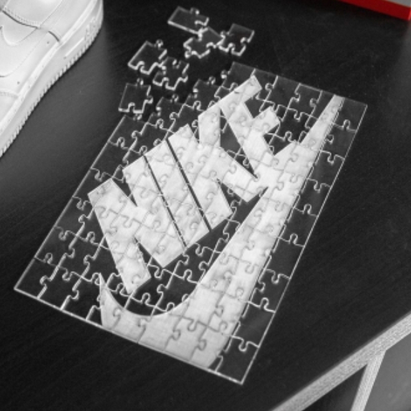 Nike Swoosh 透明質感拼圖國外設計師自製，鞋迷：「我出錢！拜託快量產！」