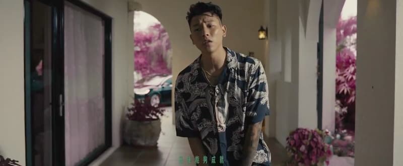 頑童瘦子 E.so 新歌 MV 找來「多位饒舌大咖」助陣，你有發現哪幾位？老鄉：這排場夠大！ JUKSY 街星