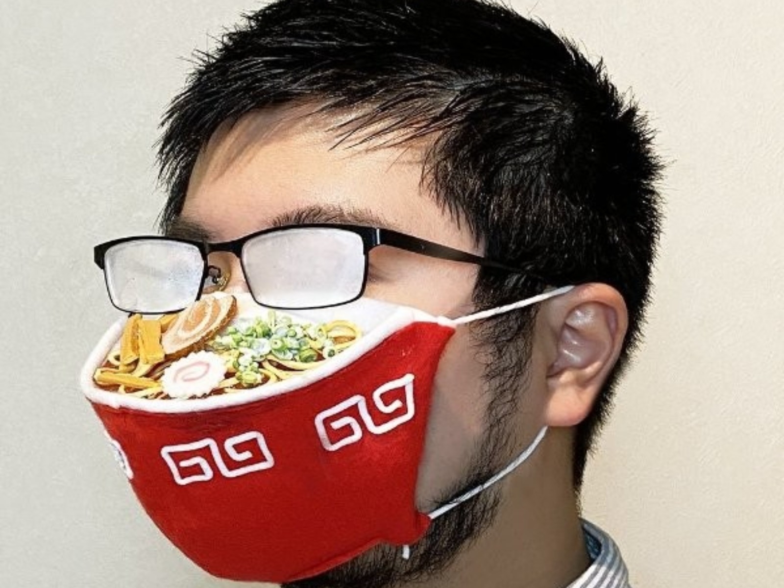 日本「拉麵口罩」超ㄎㄧㄤ防疫，眼鏡起霧越嚴重代表「麵越燙」太搞笑！