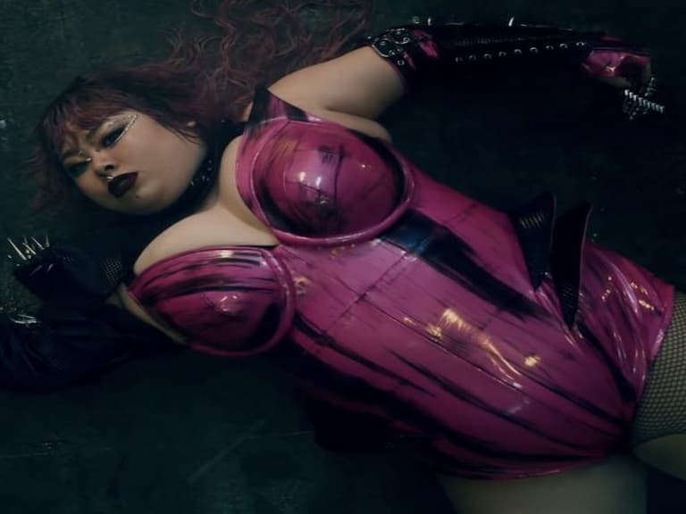 渡邊直美搞笑模仿 Lady Gaga 和亞莉安娜〈Rain On Me〉整首 MV！