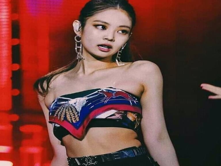 【潮妹關鍵字】現在女明星愛肚兜？「絲巾小可愛」穿搭一篇有解！