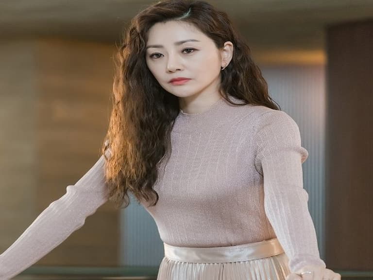 是謊報吧?《十匙一飯/十匙一犯》畫家情婦「吳娜拉」火辣曲線+嫩臉登熱搜~超狂凍齡招數靠「喝這個」!