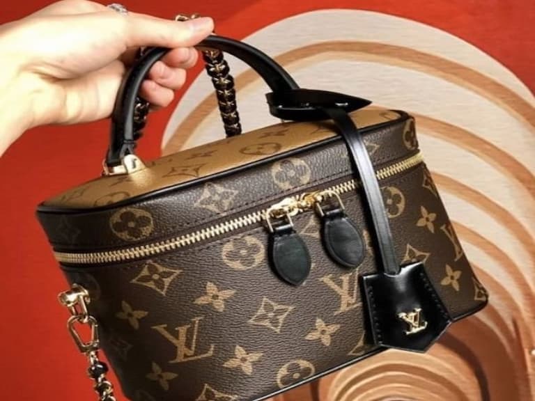 我的老天鵝,LV 根本爆款製造機!這 2 咖全球潮人搶瘋的「迷你老花包」什麼來頭,一篇帶你看!
