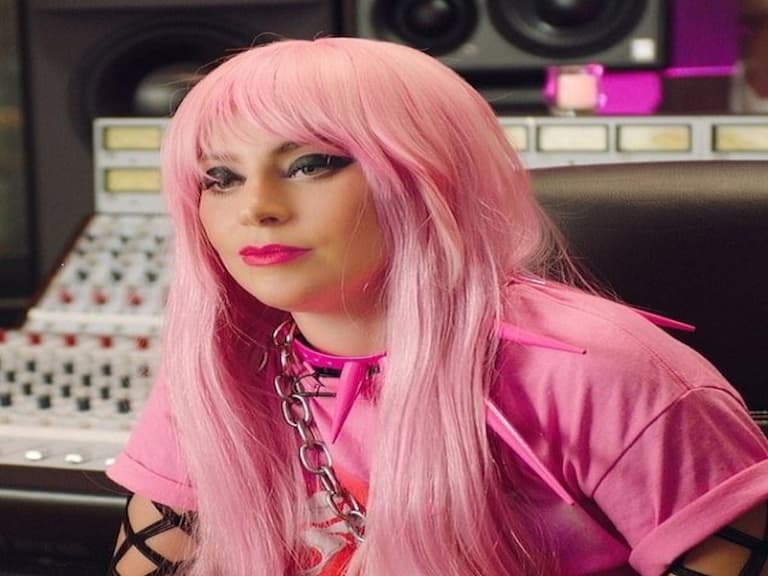 Lady Gaga 揭露自己靠「精神病藥物」度日，背後艱辛原因：我無法控制大腦⋯