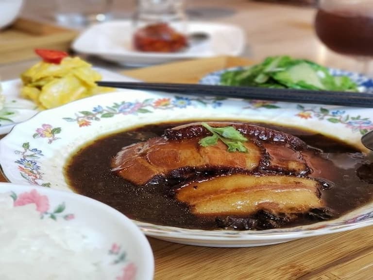 只知道米其林推薦的還不夠！2020 年台中必吃十大新式台菜，「這家」餐廳裡面竟然還有電影院！