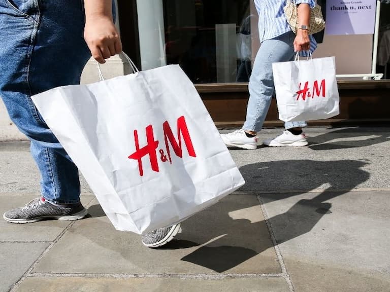 直接名為「Nigga」！H＆M 集團旗下服飾品牌驚爆「種族歧視」帽款，網友：「這個名字真的很母湯！」