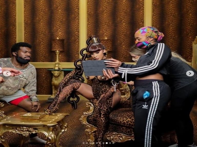 正港防疫大使！Cardi B 拍攝〈WAP〉MV，豪擲 10 萬美元幫團隊所有人檢測新冠肺炎！