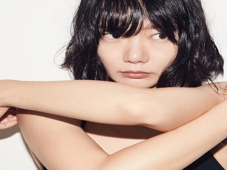 打完殭屍當女警！「裴斗娜」新片《秘密森林 2 》厭世臉帥出新高度！越老越正怎辦到的？