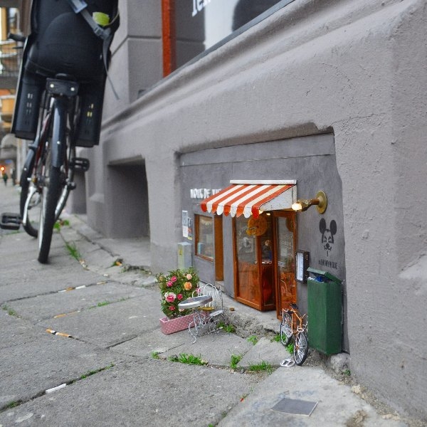 超治癒！瑞典藝術家在街頭為老鼠開設「迷你店舖」，從餐廳、書店到理髮廳一應俱全！