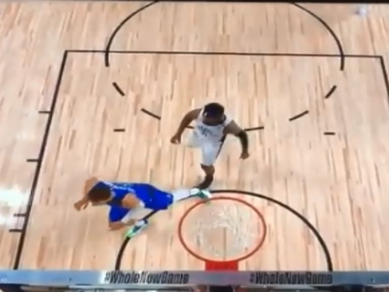 玩髒的？Doncic 左腳被 Morris 硬踩後倒地，引發球迷極大爭議：絕對是故意的！
