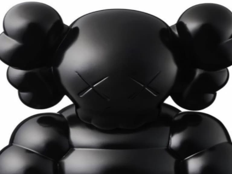 林俊傑又要搶先入手？KAWS 最新公仔「這時」正式開賣，五隻無慮包色錢包又要再次哀嚎！