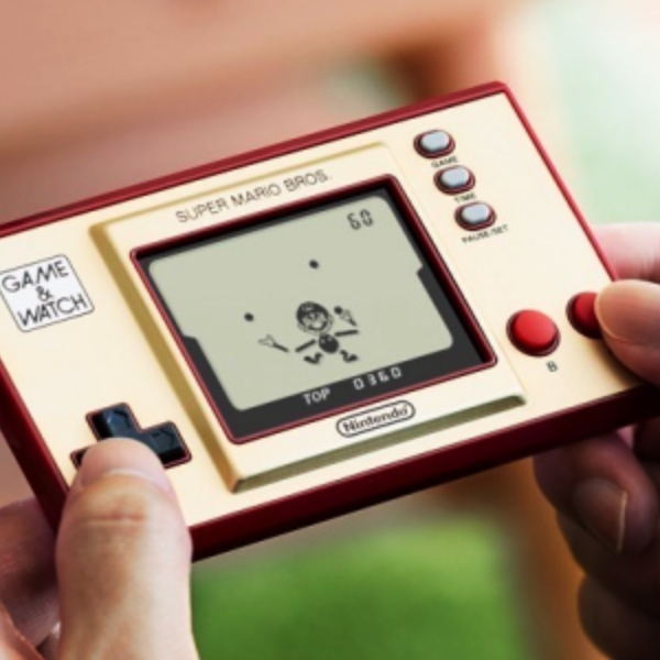 超經典！任天堂 Nintendo 推出「瑪利歐紀念版」Game ＆ Watch 掌機，玩家哭喊：「這是童年啊！」