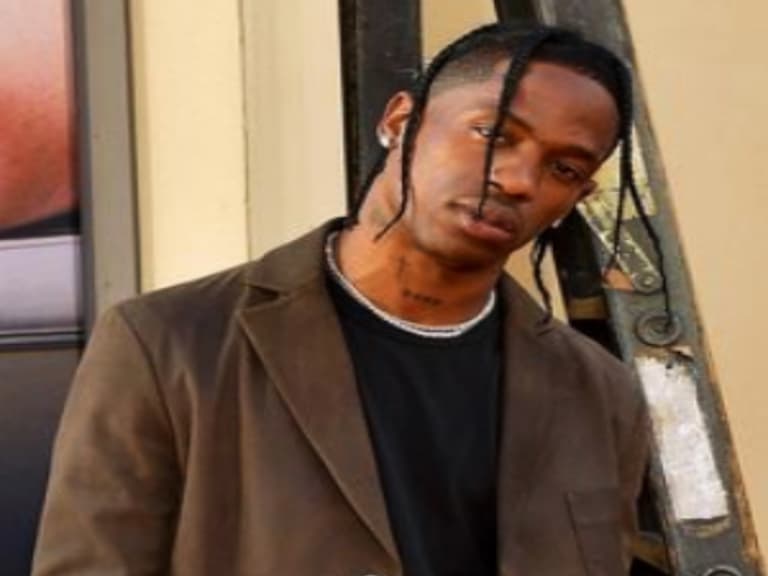 Travis Scott 也瘋!完美「大地色穿搭」只要把握 3 大超簡單技巧,網友:「第一點也太輕鬆上手!」