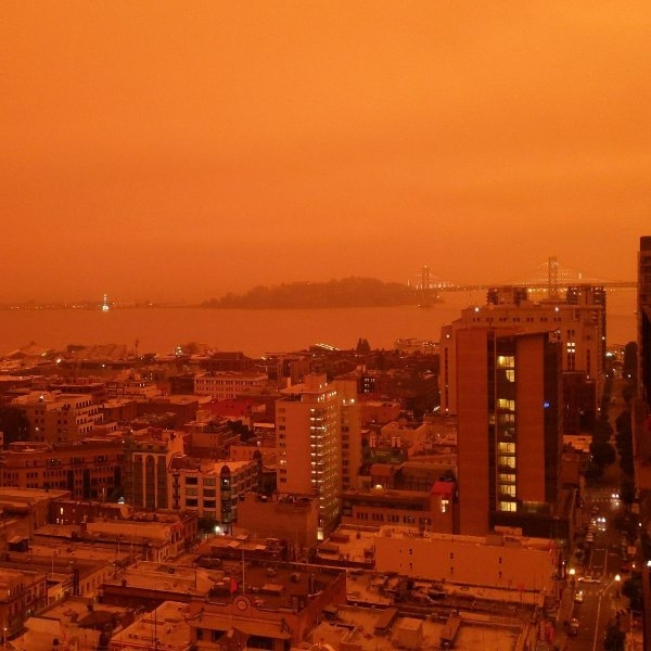 舊金山野火「整個城市變橘色天空」，當地居民：這根本是《銀翼殺手 2049》現實版！