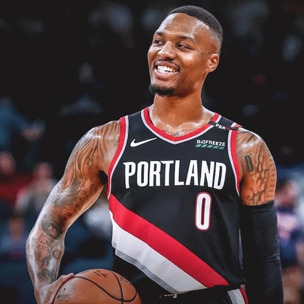 酸度爆表！Paul George  全場 16 投 4 中還投一顆「離譜切板球」，Lillard：這是很棒的出手選擇