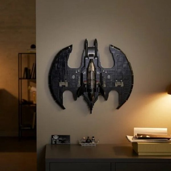 先別管羅伯派汀森的《蝙蝠俠》了！樂高推出 1989 年版「蝙蝠戰機」，整台掛在牆上帥氣值爆表！