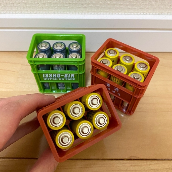 可愛小廢物一秒變實用！日本推特爆紅「迷你清酒箱」，拿來放電池、刷具剛剛好～