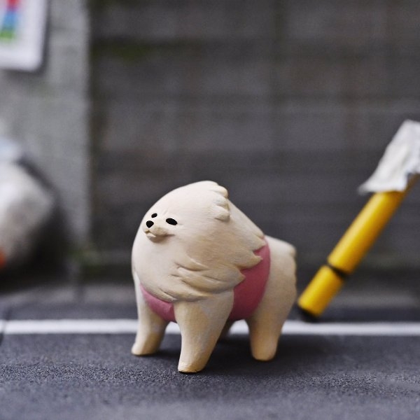 搞笑又治癒！日本火紅「被強風吹襲狗狗」扭蛋實體化，可愛還原吹成毛球的博美犬！