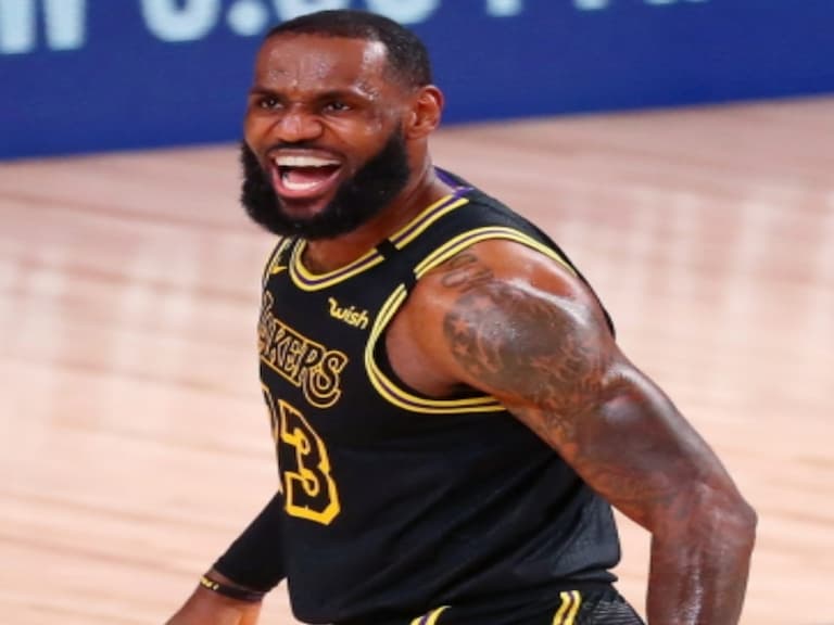想念老大！LeBron James 季後賽足下狠貨 Sacai、KITH 穿不完，更重要是還穿上「Kobe」簽名鞋！