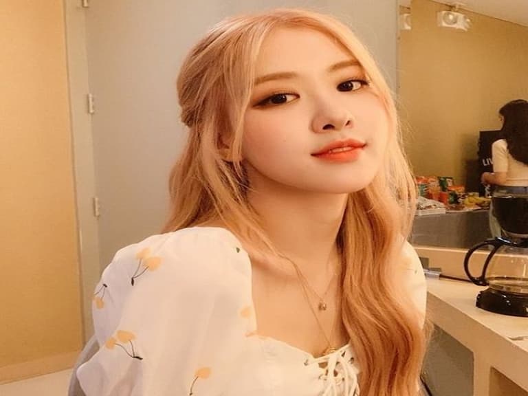 長超像!陸劇《我,喜歡你》趙露思、BLACKPINK Rosé「撞臉大 PK」 ~誰才是你的耐看女神?