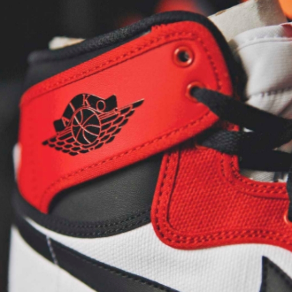 錢包出事！鞋迷最愛的 Air Jordan 1 芝加哥明年正式回歸，但這個 Logo 好像不太對勁？！