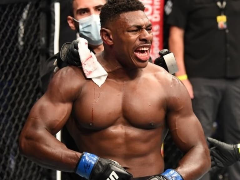 UFC 選手 Joaquin Buckley「華麗迴旋踢」終結對手，超高難度動作引發熱議！