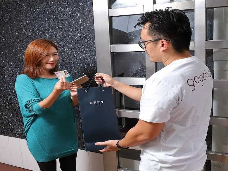 成人限定的外送服務！酒界 Uber Eats  直接幫你送到家，不用出門就能爽喝！