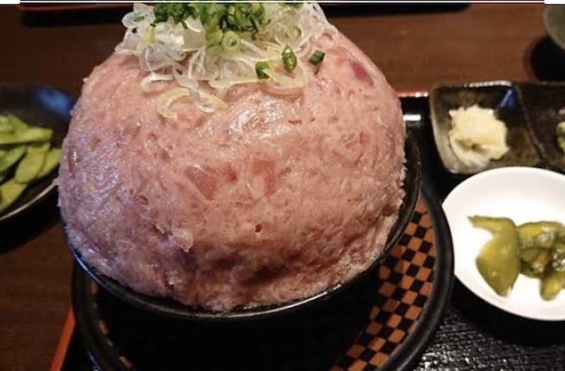 生魚片控看了都會怕 日本店家推出超巨 真男人的蔥花鮪魚丼 1 1 公斤大份量讓你吃到吐 Juksy 街星