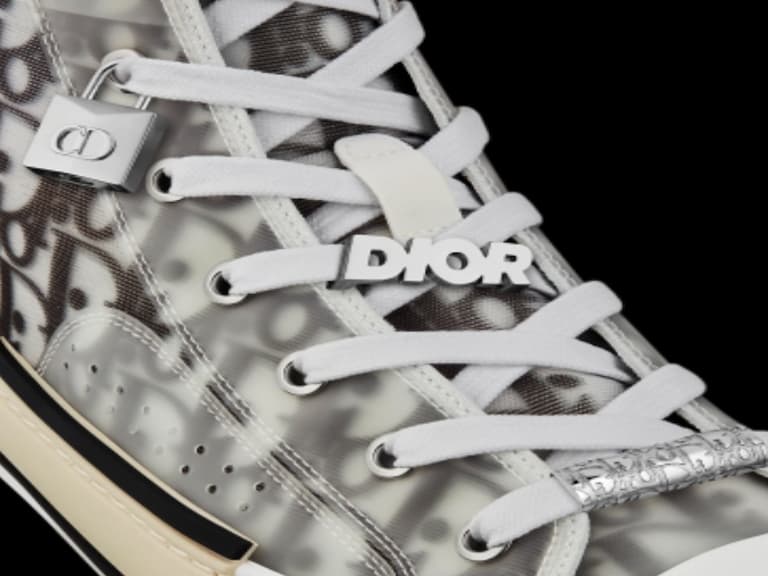 如何把普鞋變爆款神鞋？鞋頭們都靠 Nike、Dior 「這個小物」一秒搞定，你還不跟上！