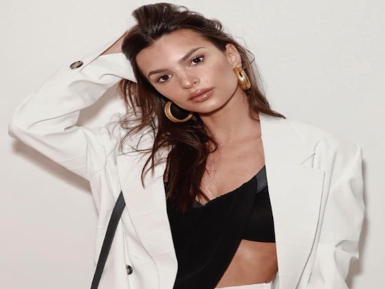 地表最性感孕婦！辣模「Emily Ratajkowski」心機穿搭大解析：這 4 樣關鍵單品不能少！