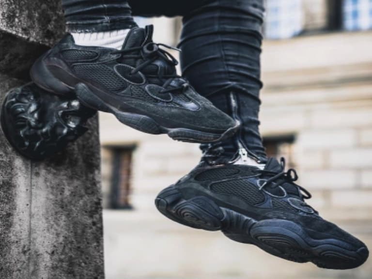 黑魂控高潮！adidas Originals Yeezy 500 純黑「復刻日期」全公開，網友：「我不會再錯過！」