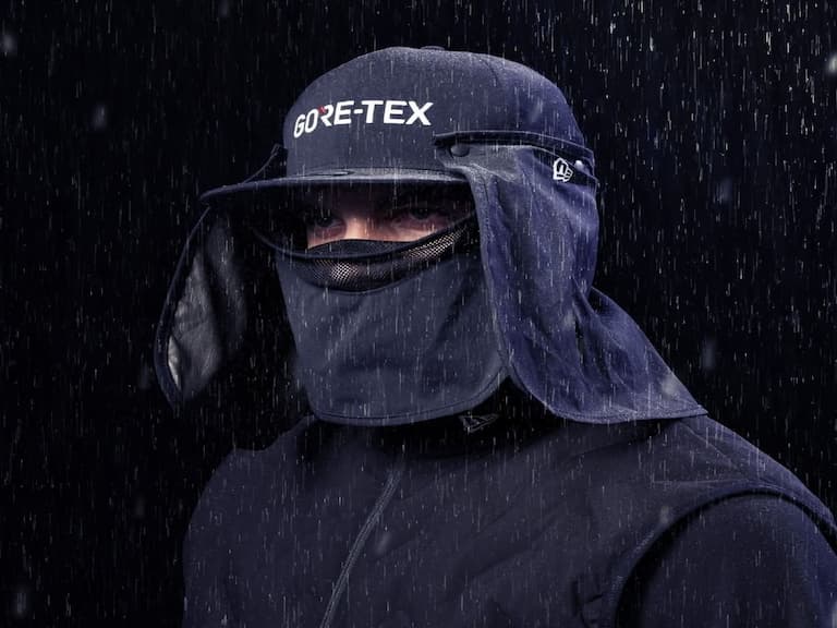準備好迎戰秋冬毀滅性大雨！防水風衣、 Gore-Tex 帽這 4 大穿搭單品一定要有，潮迷：全身 Super Dry 啊～
