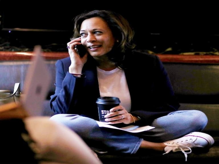 最愛穿帆布鞋的副總統!美國首位女副手「賀錦麗」Kamala Harris 穿搭解析:平價單品也能穿出出眾氣質!