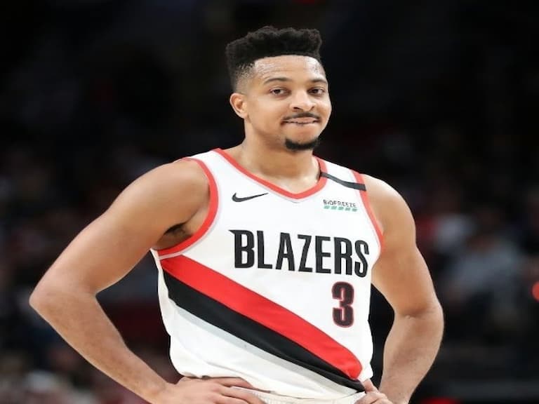 尷尬!NBA 拓荒者球星 CJ McCollum「偷吃」私密照流出,本人急澄清:真的不是我!