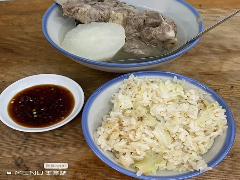 飄香數十年，延三夜市老店非浪得虛名，各個底子深厚，征服老中少的胃！