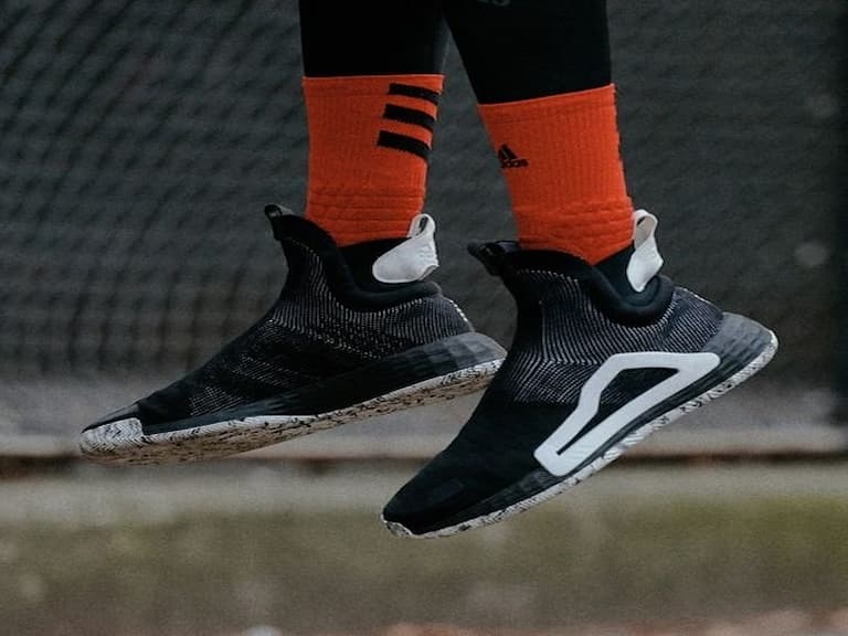抱歉了薪水!Nike、adidas 這 3 雙「逆天顏值」籃球鞋讓人想買爆,球友:幫我全包了!