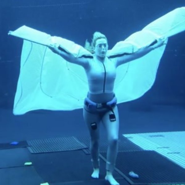 《阿凡達2:水之道》凱特溫絲蕾片場水下憋氣達 7 分 14 秒打破阿湯哥紀錄！，躍升影史第一人超狂！