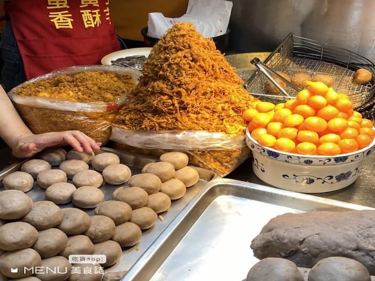 不管觀光客還是在地人都愛！沒吃過這幾家別說你來過寧夏夜市！